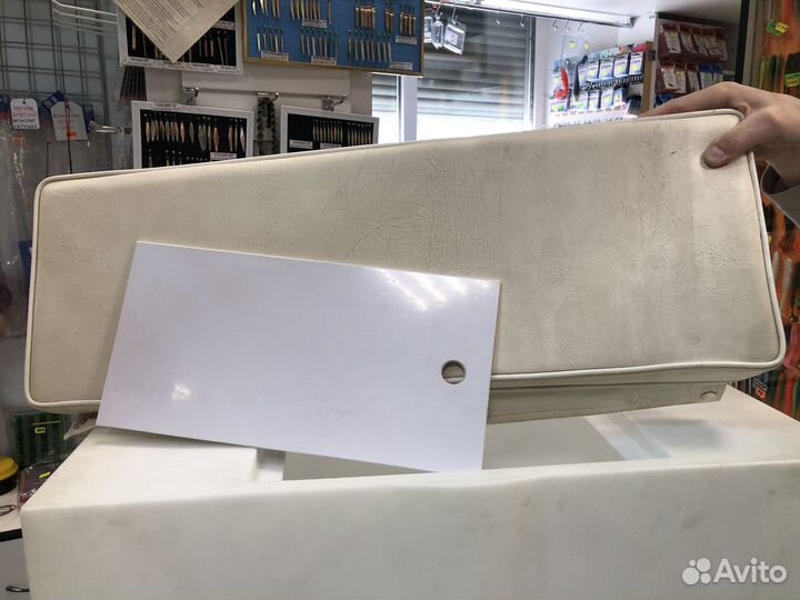 Сиденье-контейнер с сухим отсеком для лодки