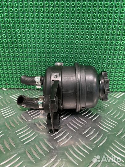 Бачок гидроусилителя BMW 1 E87 N45B16