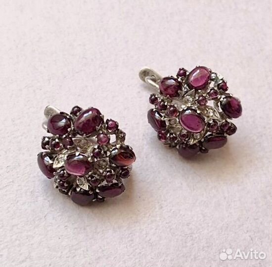 Серебряные серьги с гранатом
