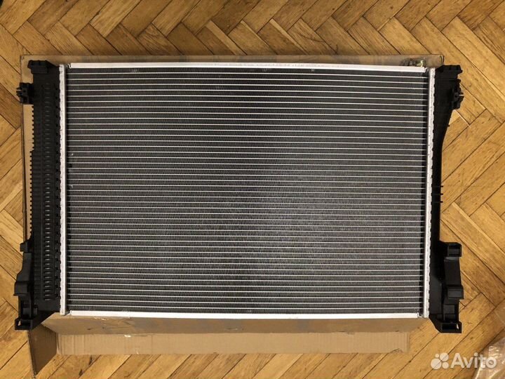 Радиатор Mercedes 204 212 A2045000603