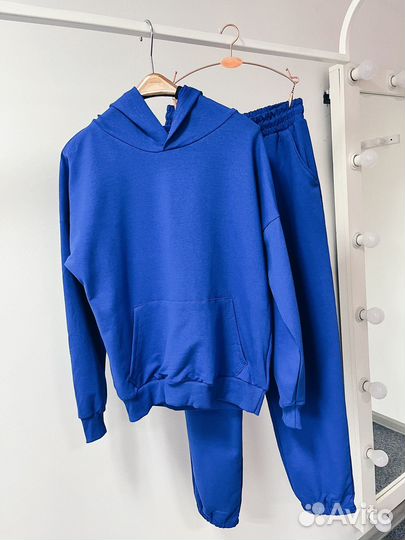 Женский спортивный костюм