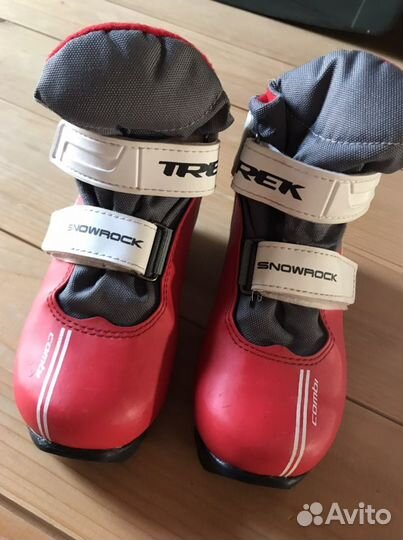 Беговые лыжи и ботинки р 30