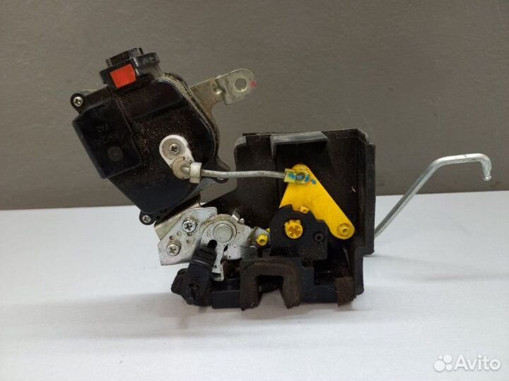 Замок двери задний правый Kia Rio 2 2011