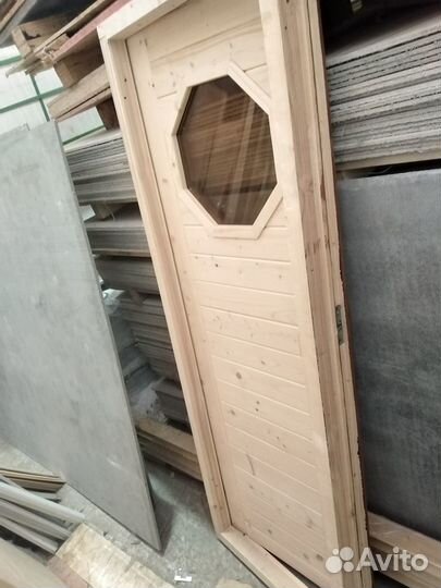 Дверь банная деревянная с коробкой 8-угольным окно