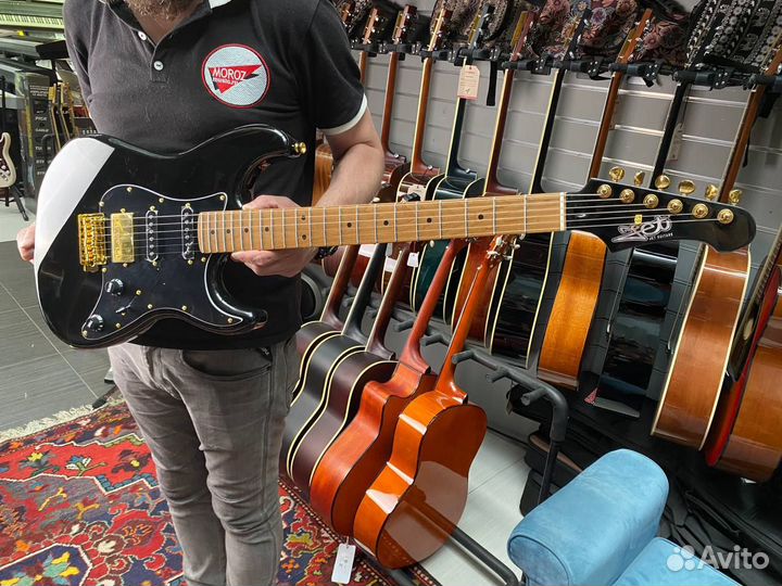 Чёрный стратокастер