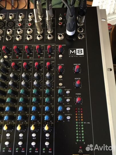 Микшер Soundcraft M8