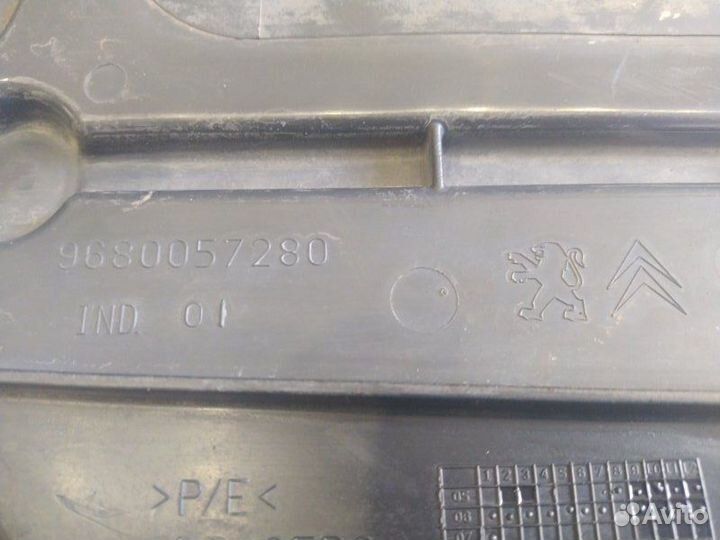 Воздуховод радиатора передний правый Peugeot 207