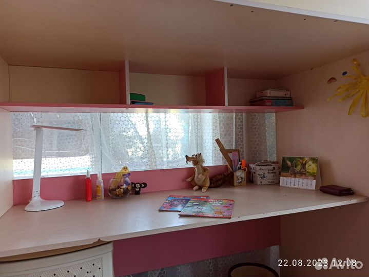 Детская кровать чердак со столом и шкафом бу