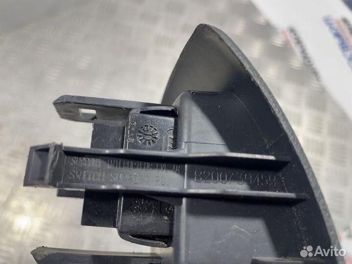 Блок управления стеклоподъемниками Renault Sandero