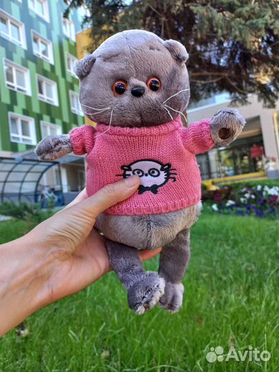 Басик в шарфе 45см, кофточке, в сумочке, лили