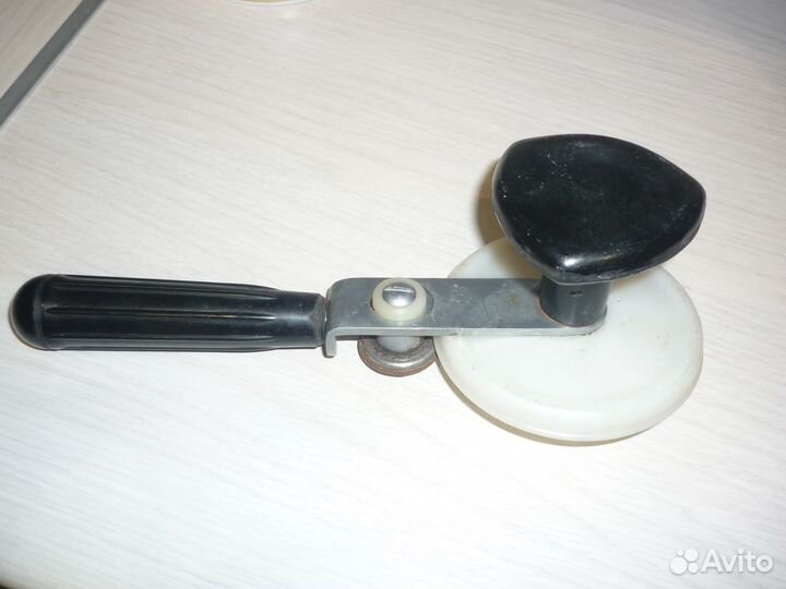 Машинка для закрутки банок