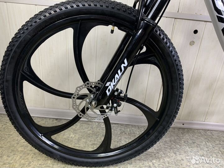 Новый велосипед на литых дисках