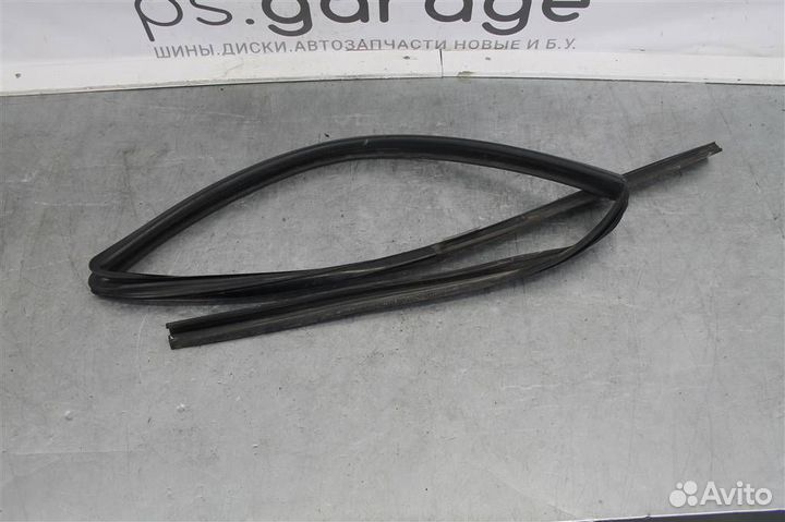 Уплотнитель стекла двери передней левой Honda C-R