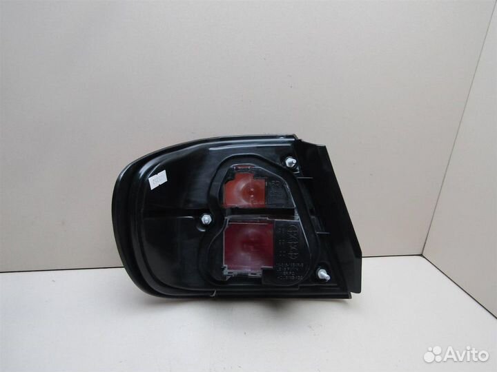 Фонарь задний наружный правый Nissan Primera P11E