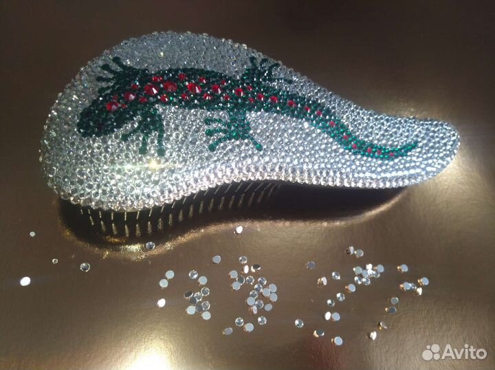 Зеркало и расческа