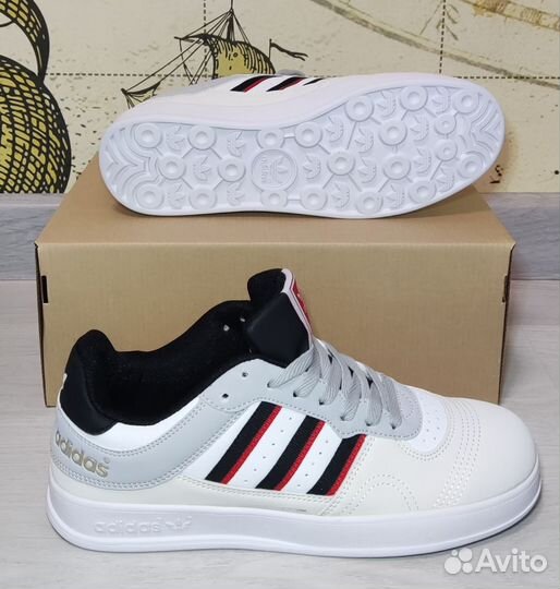 Кроссовки Adidas