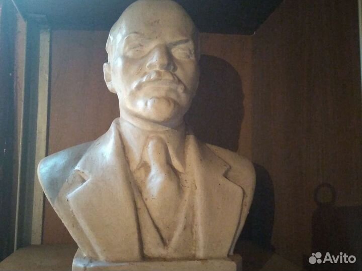 Бюст Ленина