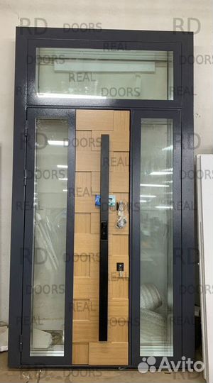 Дизайнерская входная дверь с электронной ручкой
