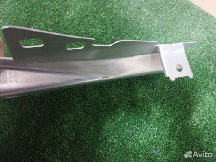 Кронштейн крепления крыла передний правый