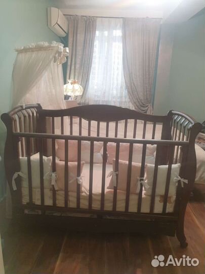 Кроватка деревянная большая, матрас, балдахин