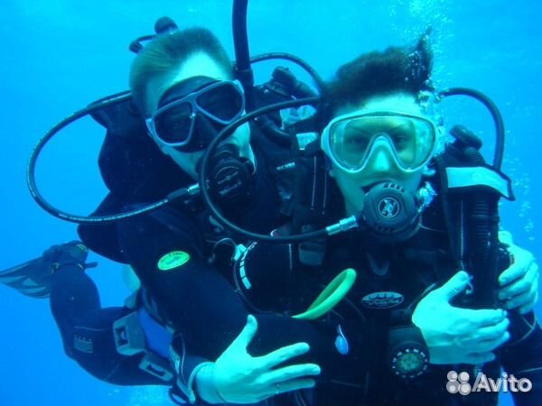 Дайвинг-погружение с аквалангом в бассейне