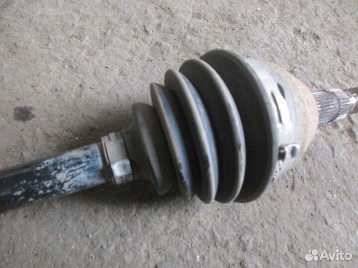 Полуось передняя левая Opel Astra H / Family 2004