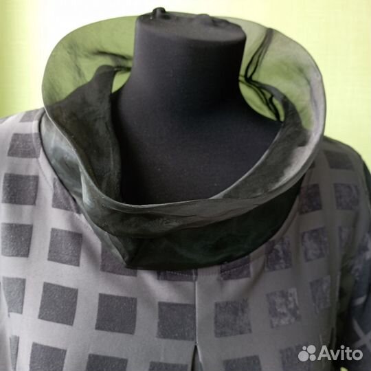 Платье элегантное, серое, с изюминкой