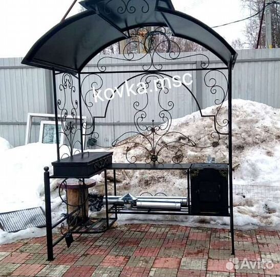 Мангал с крышей