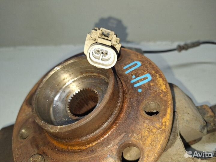 Кулак поворотный передний правый Opel Astra