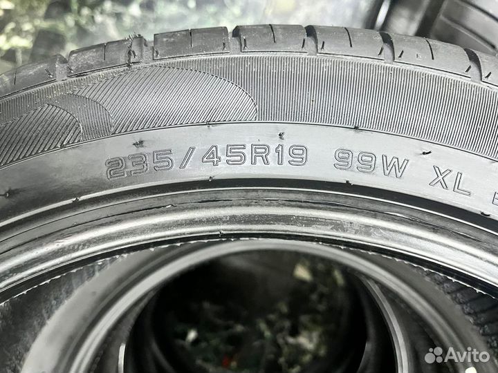 Sunfull Mont-Pro HP881 235/45 R19 99W