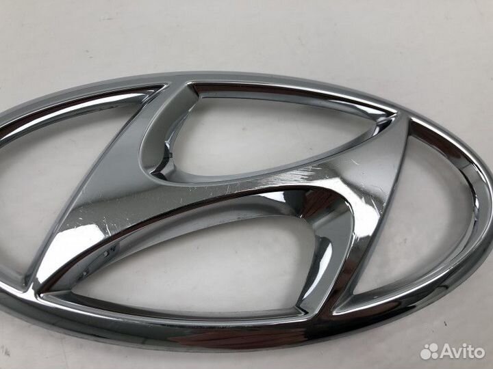 Эмблема Hyundai Santa Fe 4