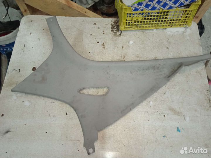 Накладка задней стойки Mitsubishi carisma