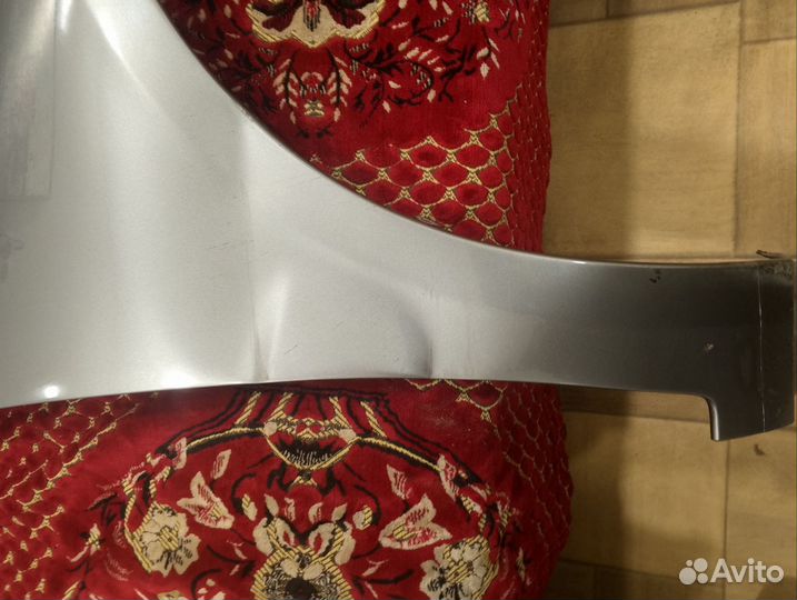 Крыло переднее правое