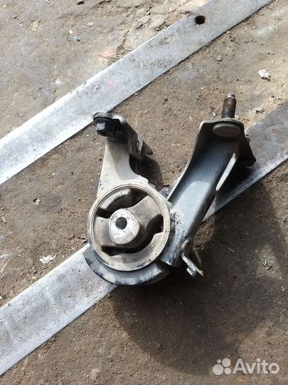 Подушка двигателя задняя тойота аурис, королла