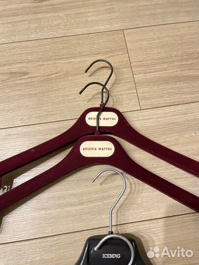 Плечики для одежды. Брендовые, бархатные