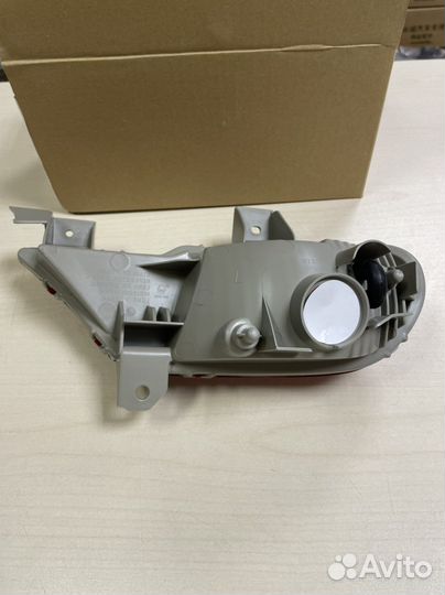 Фонарь в задний бампер левый Pajero Sport 2