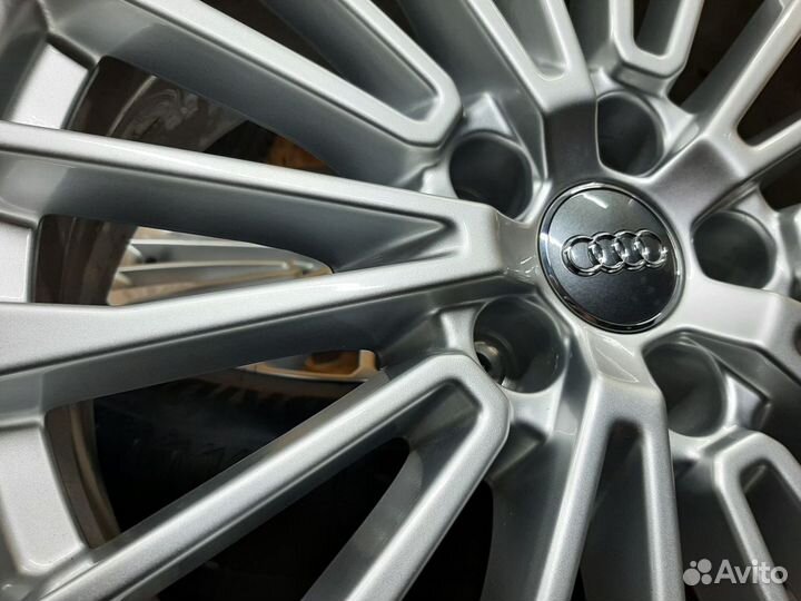 Комплект оригинальных колес r 18 для Audi A6 C8