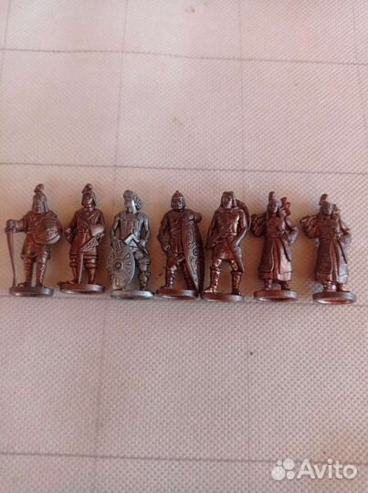 Киндер сюрприз солдатики