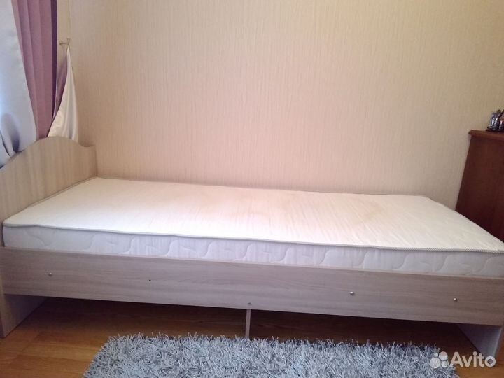 Кровать односпальная с матрасом б/у (2 шт. в нал.)