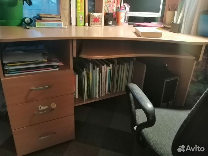 Кровать, шкаф, комод, стол