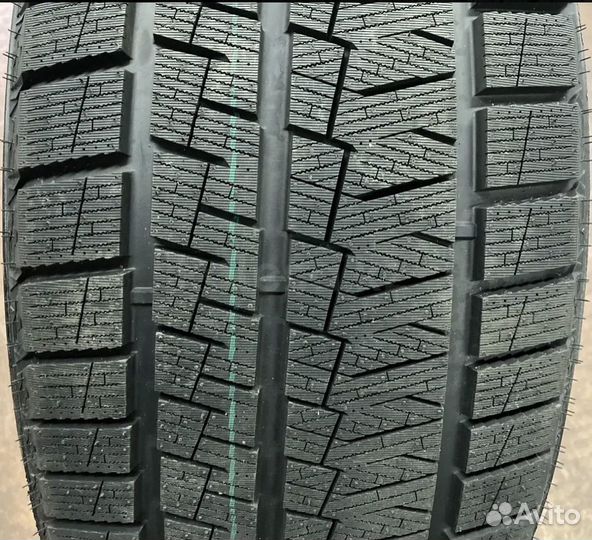 Habilead SnowShoes AW33 245/40 R20 99H