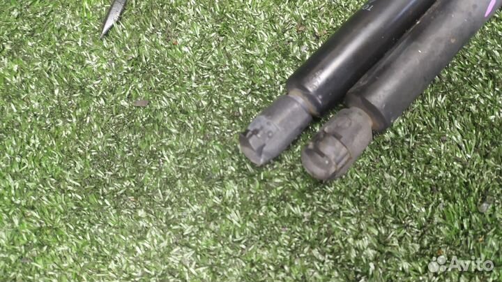 Амортизатор багажника пара Cadillac Escalade LQ9