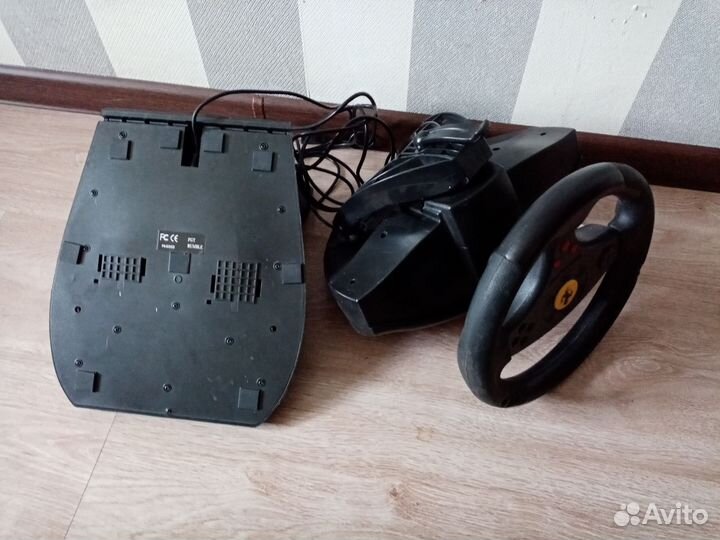 Игровой руль с педалями