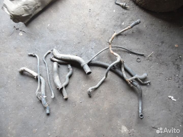 Патрубок Volkswagen Passat B3