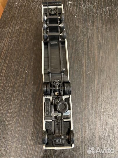 Модель грузовика Renault Magnum 1:60