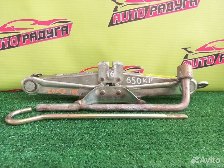 Домкрат nissan 650KG