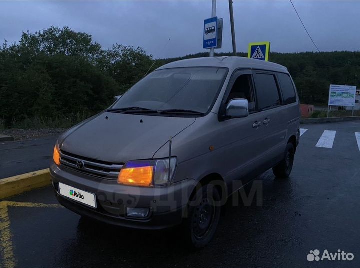 Toyota Town Ace Noah 2.0 AT, 1997, 290 000 км