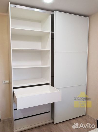 Зеркальный шкаф