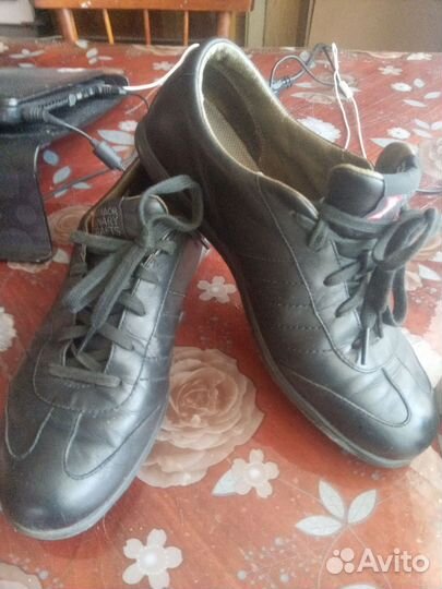 Кроссовки кожаные kamper. р 40-41