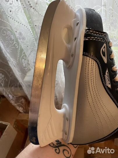 Коньки хоккейные